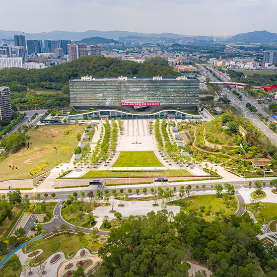 光明高新園區(qū)城市廣場(chǎng)園林綠化工程 ( 設(shè)計(jì)、采購(gòu)、施工項(xiàng)目總承包）